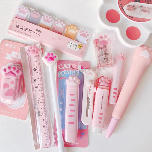 Set of 10 stationery items in the shape of cat paws
