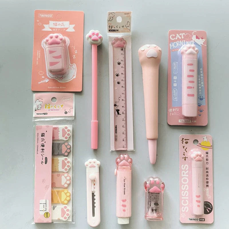 Set of 10 stationery items in the shape of cat paws