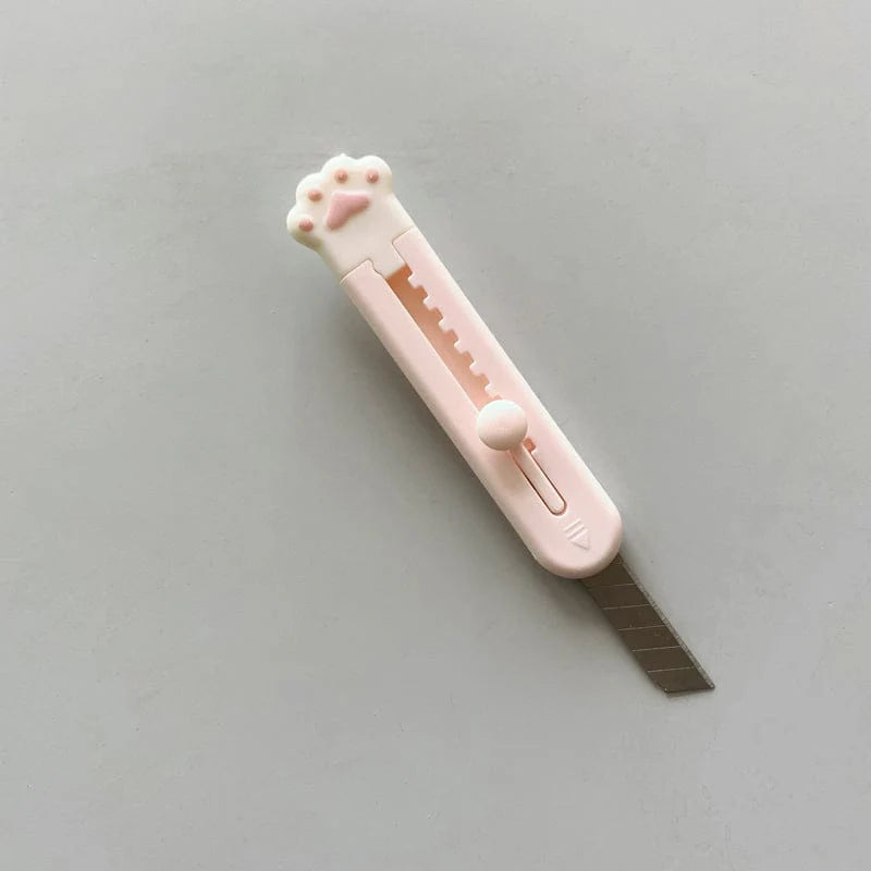 Set of 10 stationery items in the shape of cat paws