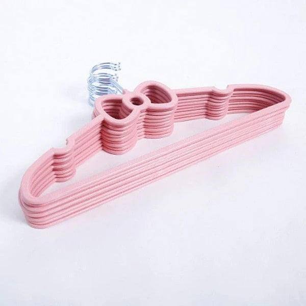 Set of 5/10 hangers in the shape of a winged heart