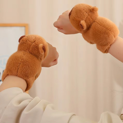 Peluche Capybara mignon avec slap bracelet intégré